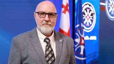 ქალბატონ კალასს ისეთი თანამდებობა უკავია, რომ გულწრფელად სურს, ჭკვიანიც გახდეს, მისი დეგრადაციის პროცესის მოლოდინში კი, ჩვენ გულწრფელად, მას წარმატებებს ვუსურვებთ -დავით ქართველიშვილი