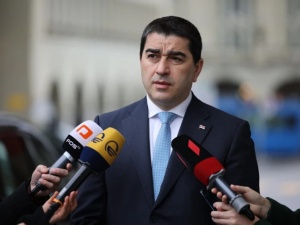 შალვა პაპუაშვილი – თბილისში აღმოჩენილი არტეფაქტები დედაქალაქის ისტორიას განსაკუთრებული შტრიხებს ამატებს და კიდევ ერთხელ ადასტურებს, რომ აბრეშუმის გზის ერთ-ერთი მთავარია არტერია თბილისზე გადიოდა