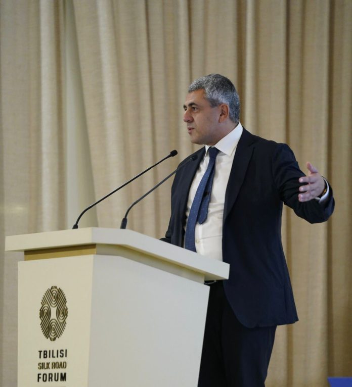 პოლოლიკაშვილი, პანელი