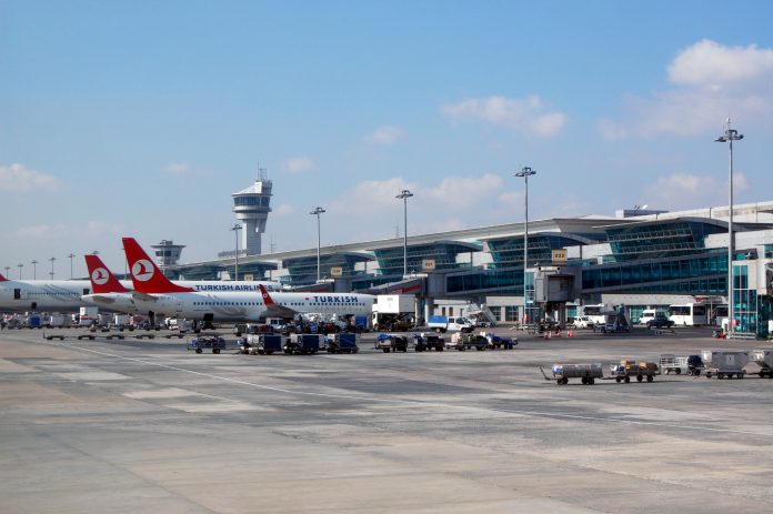 Istanbul_Airport_Turkish-Airlines_2013-11-18